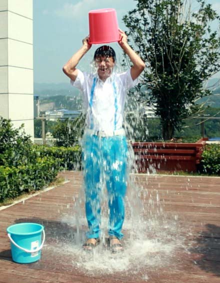 Baidu CEO Robin Li Accepted Ice Bucket Challenge